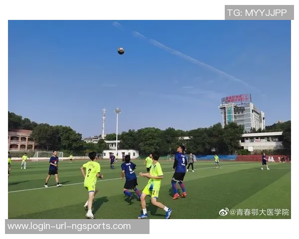 大脚骨的足球梦想与坚持不懈的奋斗历程